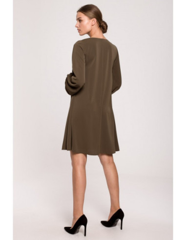 S273 Suknelė su plačiomis rankovėmis ir iškirpte - chaki... 2