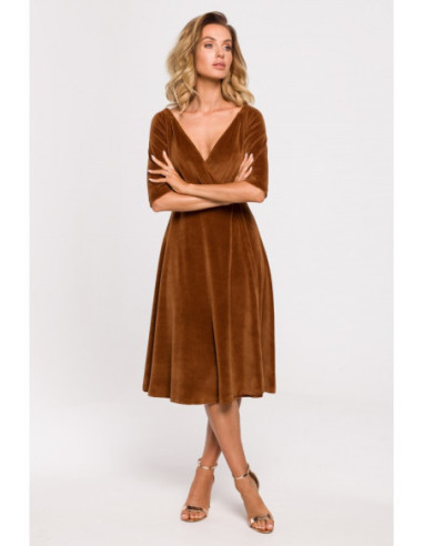 M645 Velūro suknelė su iškirpte ant peties - konjako spalvos 2