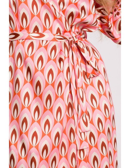 M668 Suknelė su persidengiančiais raštais ir diržu - 2 modelis