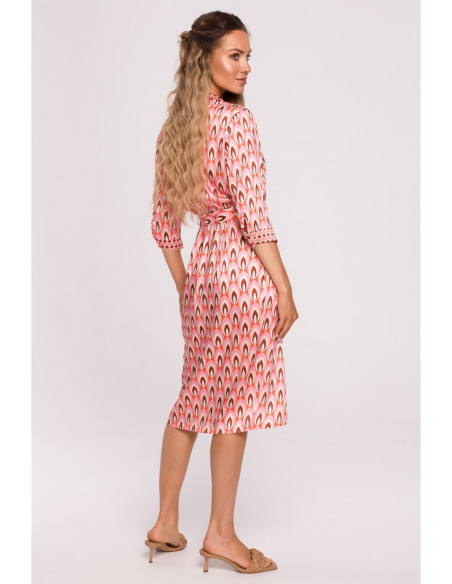 M668 Suknelė su persidengiančiais raštais ir diržu - 2 modelis