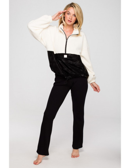 LA114 Pliušinis megztinis su velcro kišenėmis - 1 modelis