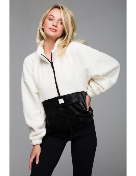 LA114 Pliušinis megztinis su velcro kišenėmis - 1 modelis