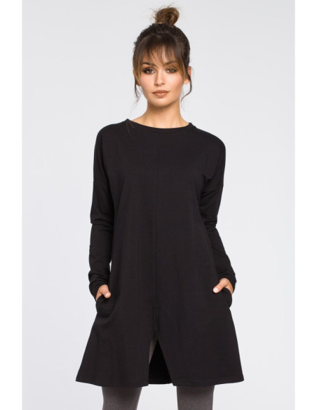 B042 Tunika su iškirpta apačia - juoda