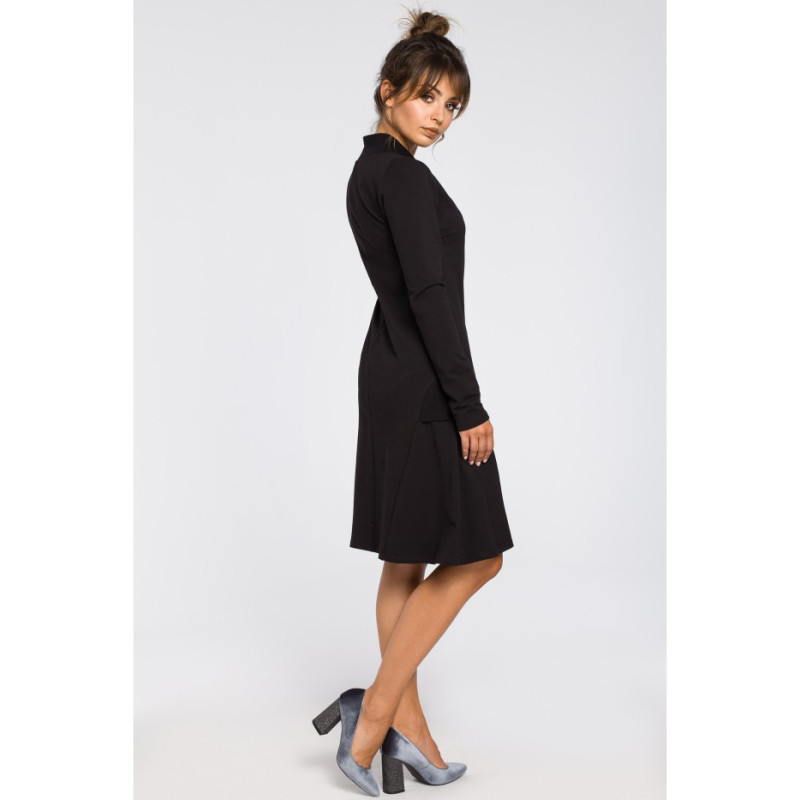 B044 Juodos spalvos suknelė su klynais ir briaunuotais... 2