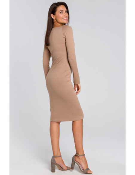 S152 Prigludusi pieštuko formos suknelė - smėlio spalvos