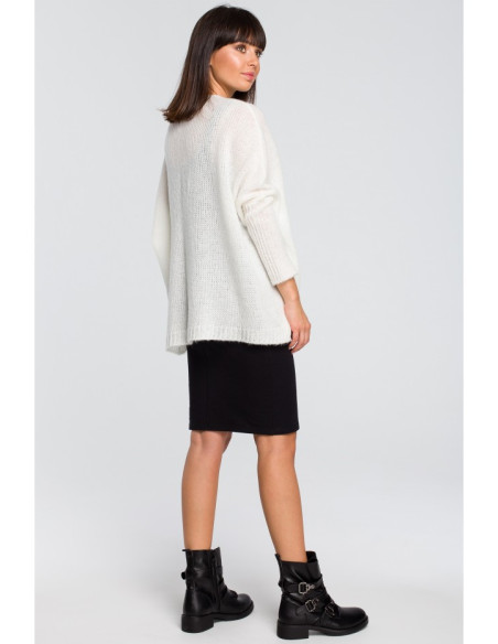 BK018 Laisvas megztinis su kišenėmis - ecru spalvos