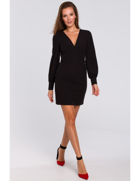 K027 Suknelė su puošniomis rankovėmis - juoda