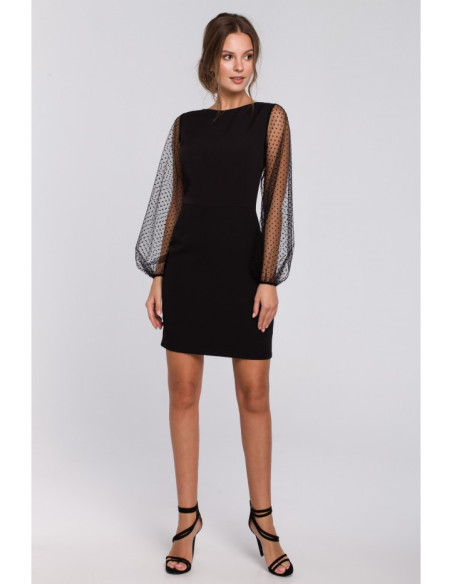 K032 Juodos spalvos suknelė su žirnių rankovėmis