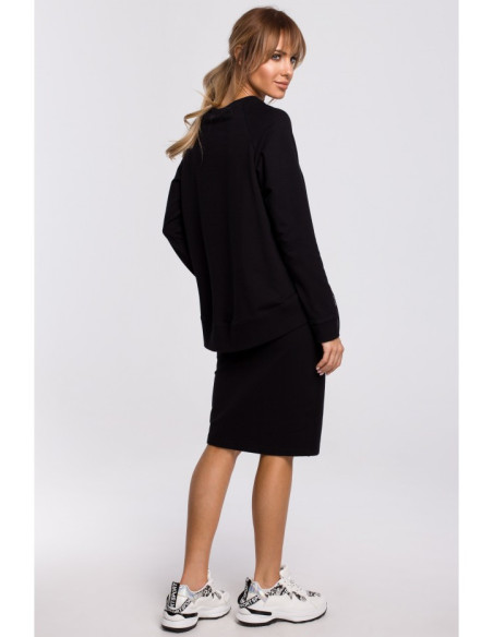 M494 Juodas sijonas su prakirpimu ir apvadais