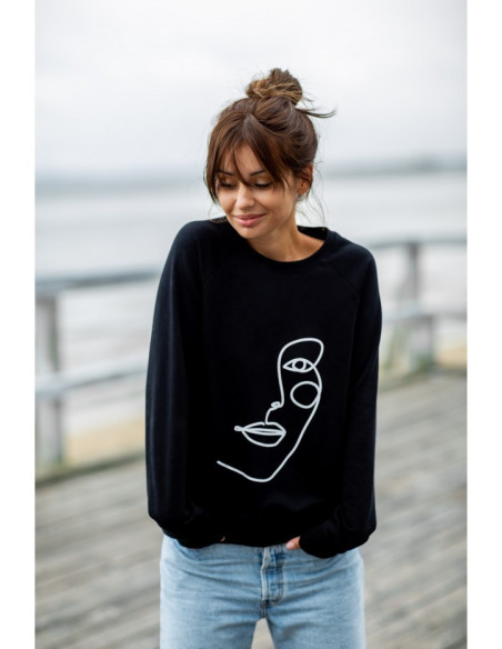 B167 Stilingas margintas megztinis - juodas