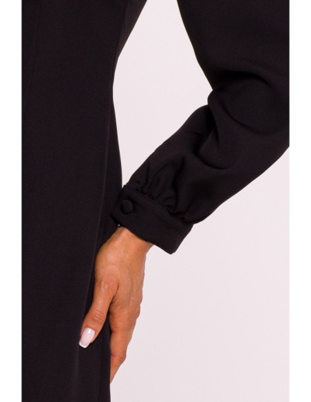 M812 Lygi suknelė su aukštai iškirptomis kojomis - juoda