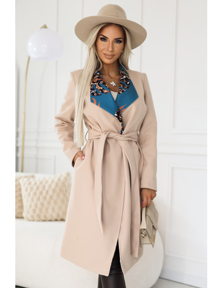  582-1 Polish comfortable coat with a colored insert at the collar - beige 