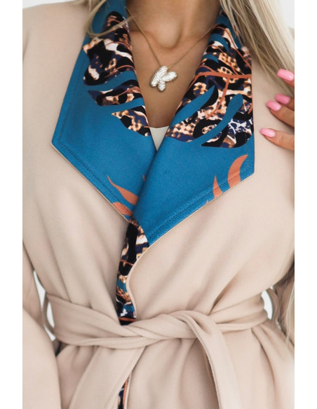  582-1 Polish comfortable coat with a colored insert at the collar - beige 