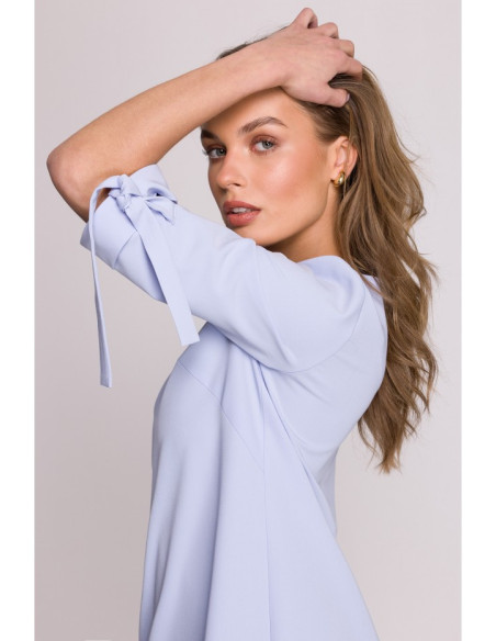S393 Suknelė su užrišamomis rankovėmis - mėlyna