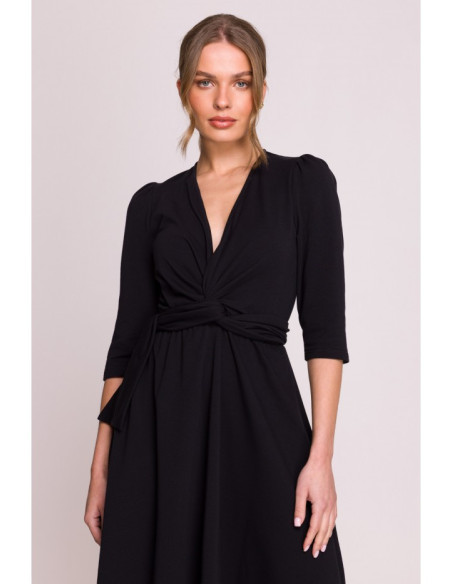 S404 Modalinė persipynusi suknelė - juoda