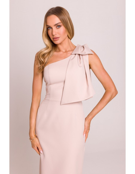 M847 Suknelė ant vieno peties su dekoratyviniu lankeliu - šviesiai smėlio spalvos