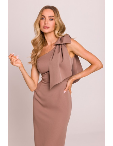 M847 Suknelė ant vieno peties su dekoratyviniu lankeliu - moka