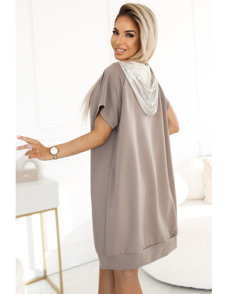  591-1 Kangaroo dress with hood and metallic details Mocha Mousse | Numoco Basic 