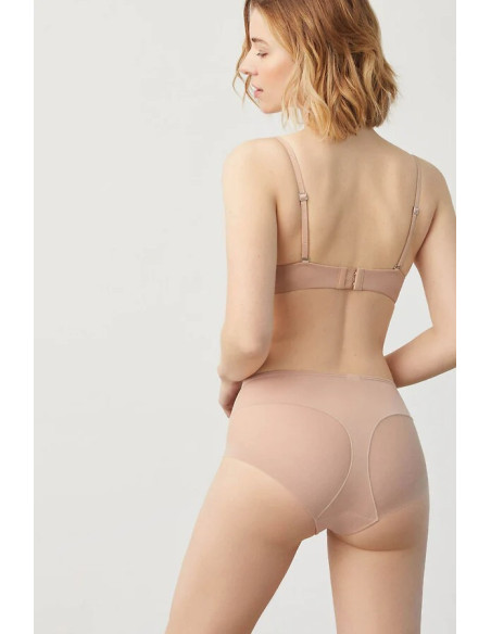 Ysabel Mora kelnaitės