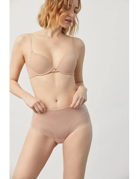 Ysabel Mora kelnaitės