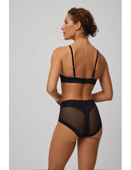 Ysabel Mora kelnaitės