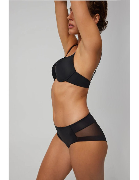 Ysabel Mora kelnaitės