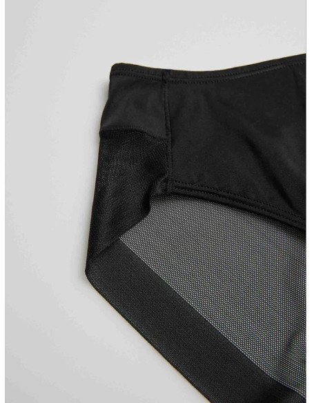 Ysabel Mora kelnaitės