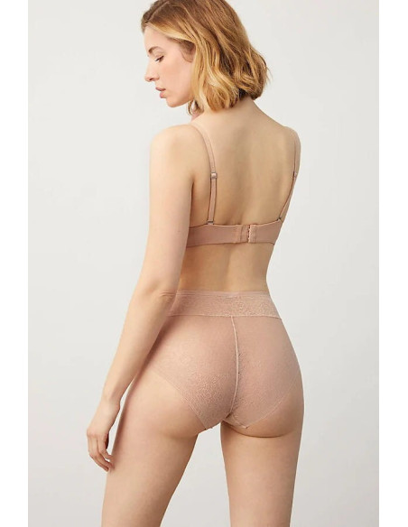 Ysabel Mora kelnaitės