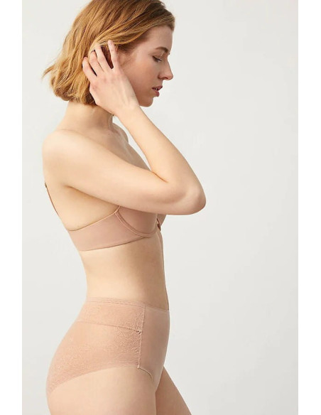 Ysabel Mora kelnaitės