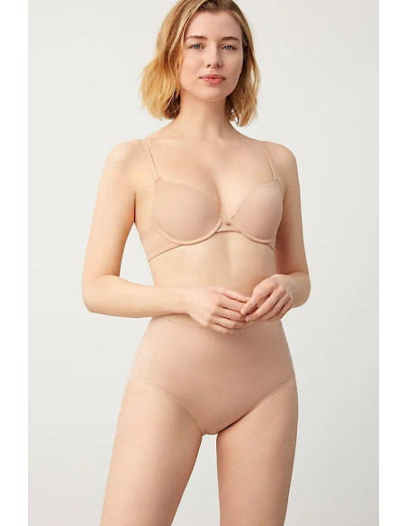 Ysabel Mora kelnaitės