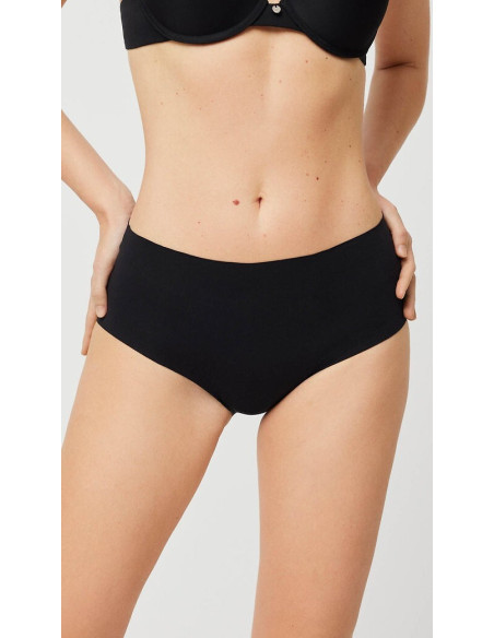 Ysabel Mora besiūlės kelnaitės