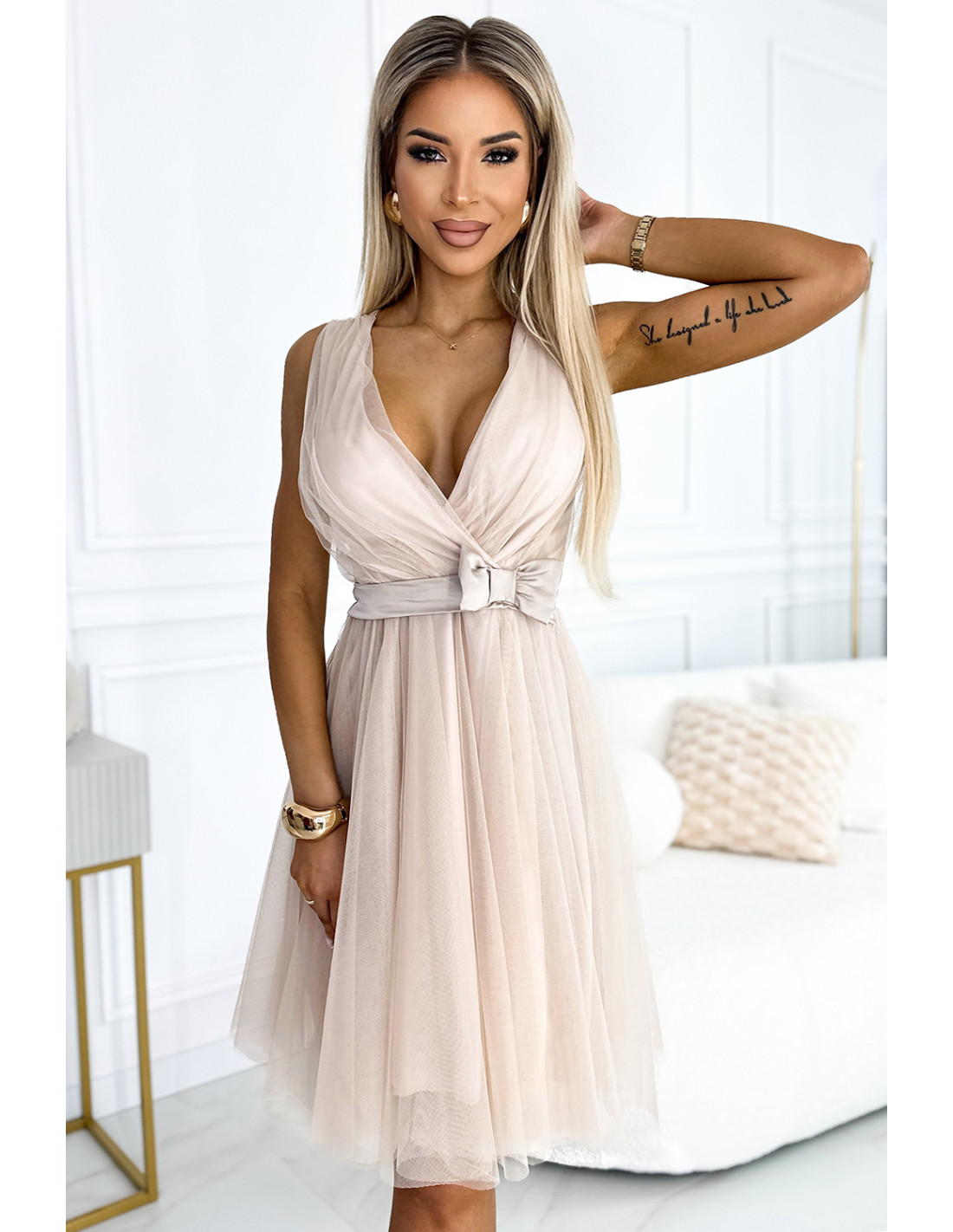 523-3 Tulle dress with a neckline and bow - beige