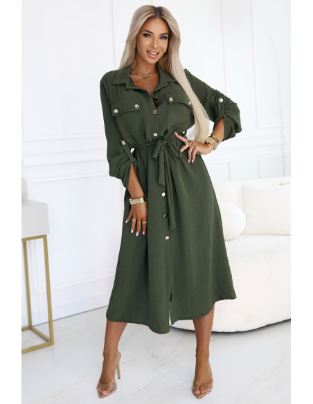 531-5 Midi marškinių suknelė su auksinėmis sagomis ir kaklaraiščiu - KHAKI   531-5 Midi marškinių suknelė su auksinėmis sagomis ir kaklaraiščiu - KHAKI