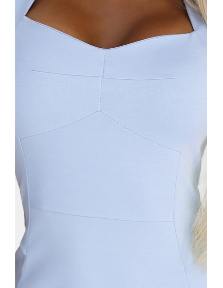 318-8 Elegantiška midi suknelė su gražia iškirpte - šviesiai mėlyna   318-8 Elegantiška midi suknelė su gražia iškirpte - šviesiai mėlyna