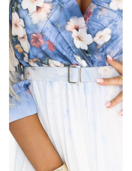 605-1 Moteriška erdvi midi suknelė su voko formos iškirpte ir klostėmis šviesiai mėlyna su lauko gėlėmis   605-1 Moteriška erdvi midi suknelė su voko formos iškirpte ir klostėmis šviesiai mėlyna su lauko gėlėmis