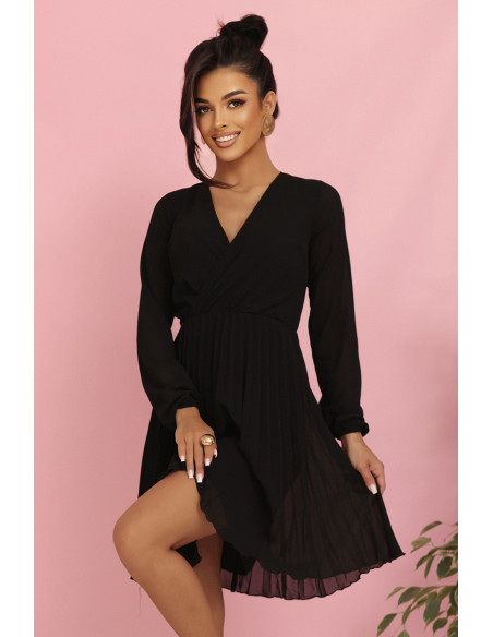 313-17 ISABELLE lenkiška plisuota suknelė ilgomis rankovėmis ir iškirpte - juoda   313-17 ISABELLE lenkiška plisuota suknelė ilgomis rankovėmis ir iškirpte - juoda