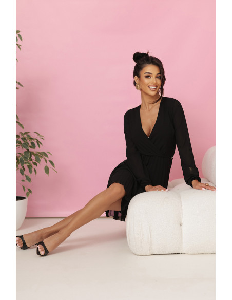 313-17 ISABELLE lenkiška plisuota suknelė ilgomis rankovėmis ir iškirpte - juoda   313-17 ISABELLE lenkiška plisuota suknelė ilgomis rankovėmis ir iškirpte - juoda