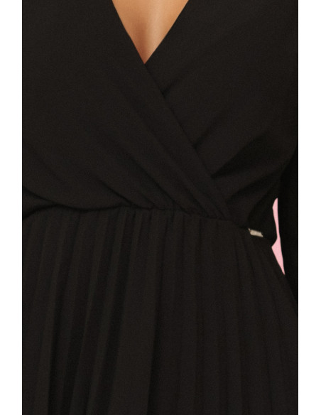 313-17 ISABELLE lenkiška plisuota suknelė ilgomis rankovėmis ir iškirpte - juoda   313-17 ISABELLE lenkiška plisuota suknelė ilgomis rankovėmis ir iškirpte - juoda