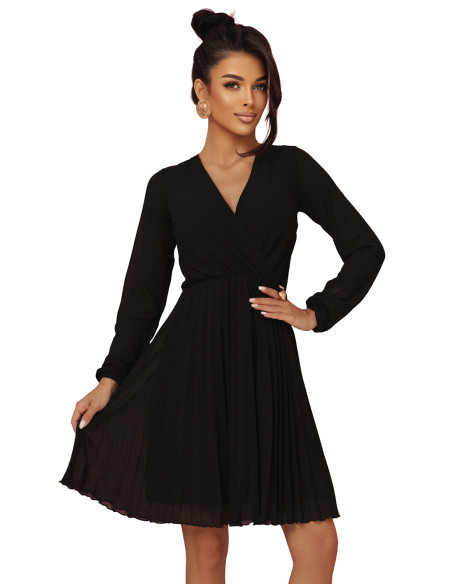 313-17 ISABELLE lenkiška plisuota suknelė ilgomis rankovėmis ir iškirpte - juoda   313-17 ISABELLE lenkiška plisuota suknelė ilgomis rankovėmis ir iškirpte - juoda