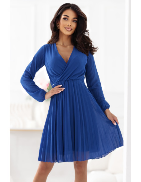  313-18 ISABELLE Elegantiška klostuota suknelė su iškirpte ir ilgomis rankovėmis - rugiagėlių mėlyna 