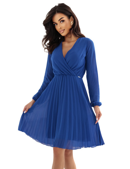  313-18 ISABELLE Elegantiška klostuota suknelė su iškirpte ir ilgomis rankovėmis - rugiagėlių mėlyna 