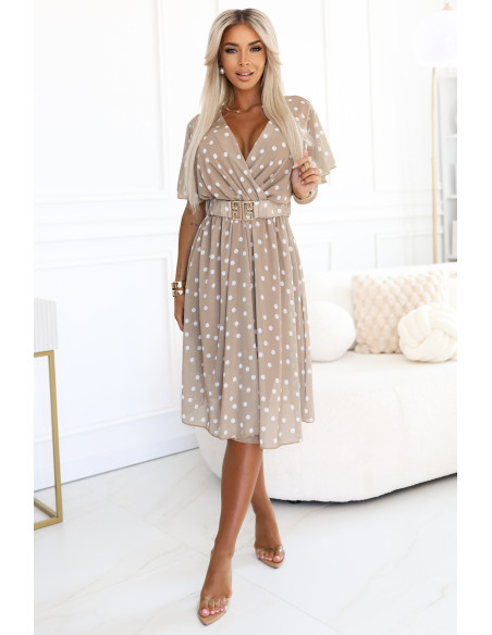  604-3 Jausminga suknelė su baltais taškeliais, apnuoginta iškirpte ir dekoratyviniu dirželiu - smėlio spalvos 
