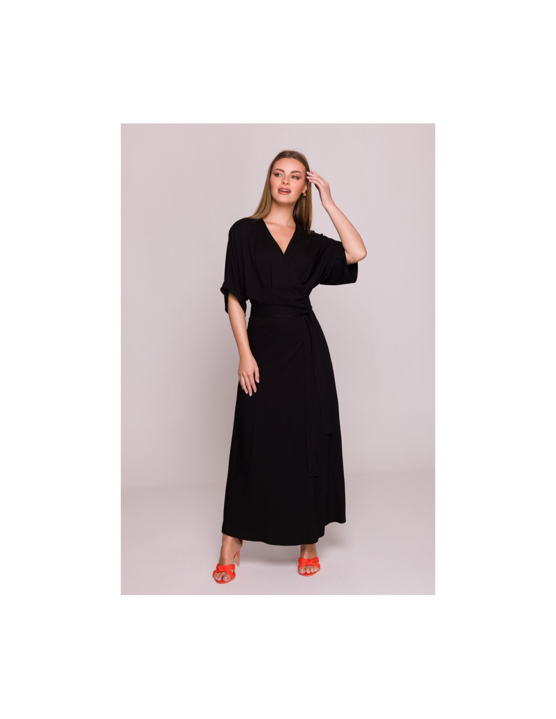 S406 Maksi suknelė iš viskozės - juoda