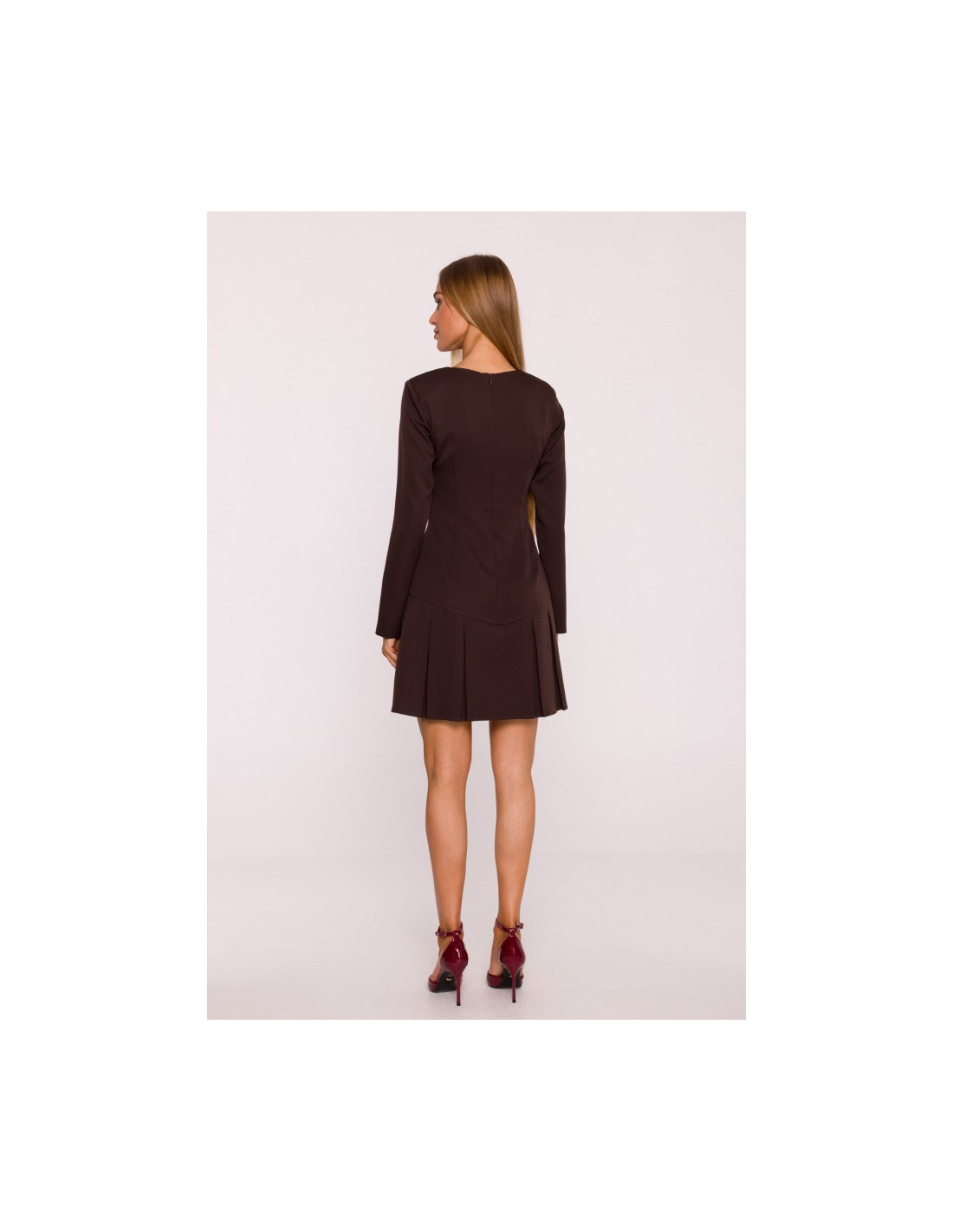 M872 Suknelė su kontrastingomis klostėmis - ruda