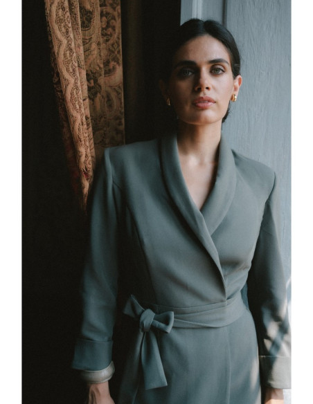 S415 Suknelė su kaklaraiščiu - chaki spalvos