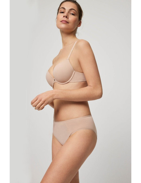 Ysabel Mora kelnaitės