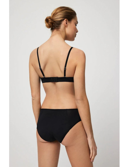 Ysabel Mora kelnaitės