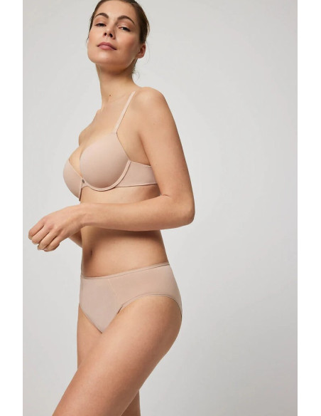 Ysabel Mora kelnaitės