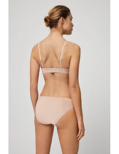 Ysabel Mora kelnaitės