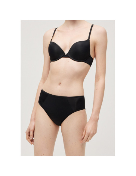 Ysabel Mora kelnaitės